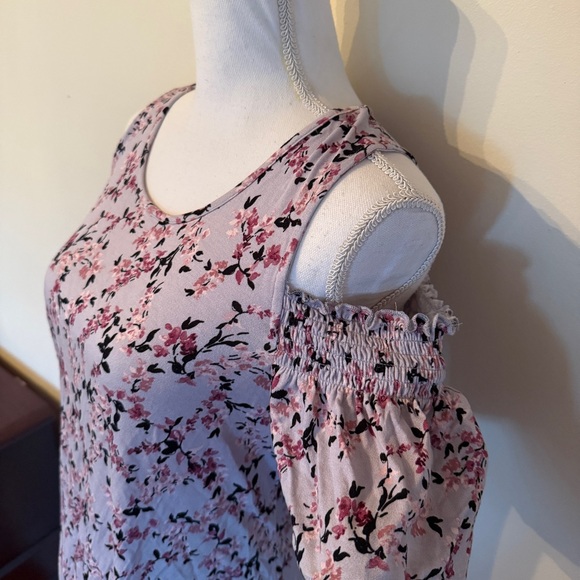 Elle Cold Shoulder Short Sleeve Top - Picture 7 of 12